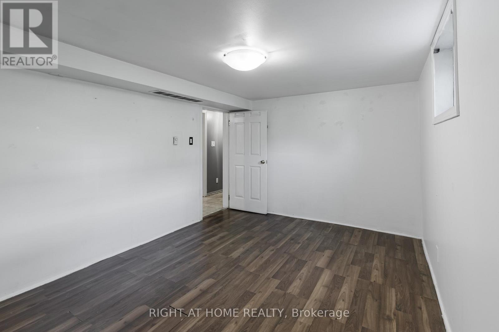 26 Sixteenth Street, Toronto (new Toronto), Ontario