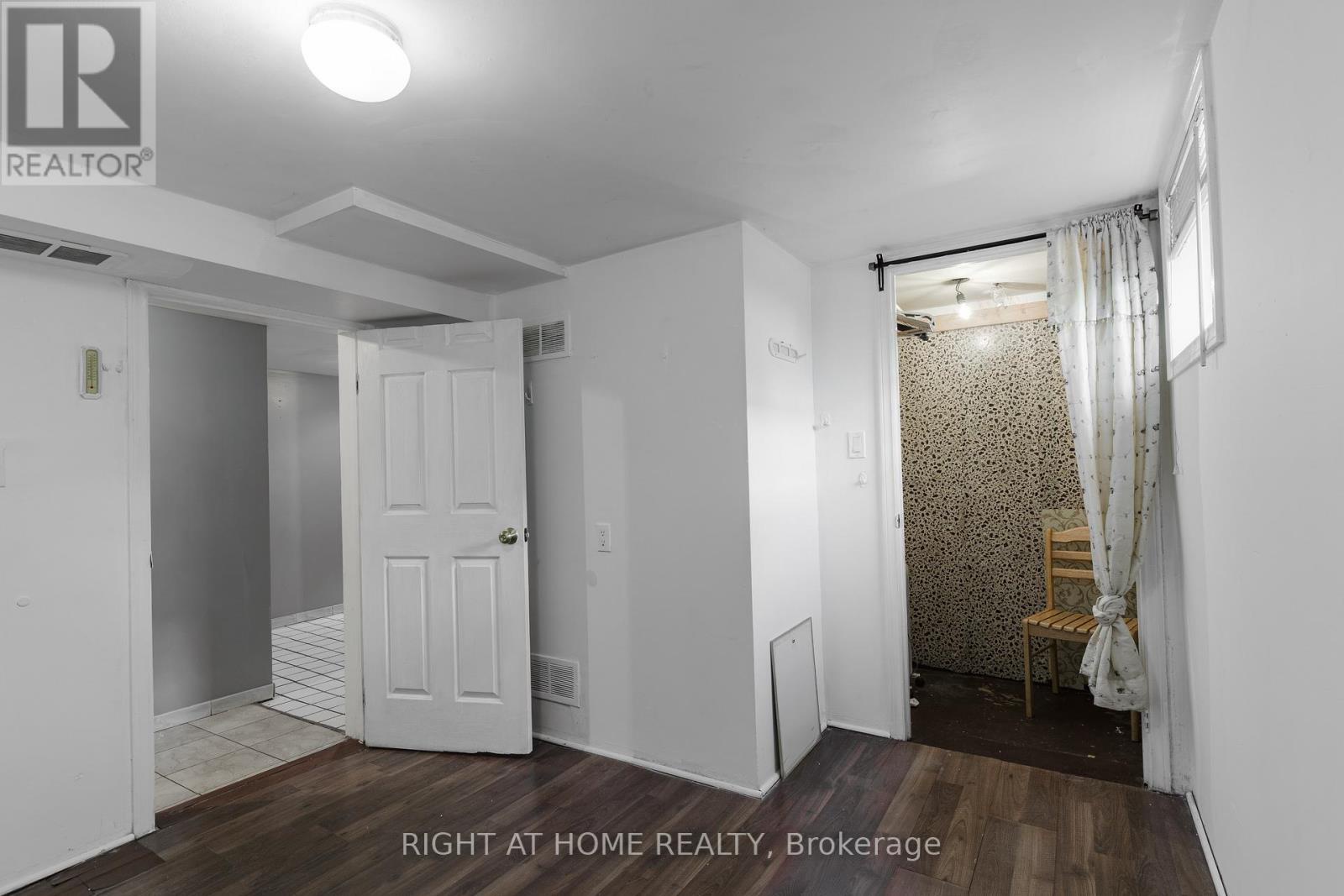 26 Sixteenth Street, Toronto (new Toronto), Ontario