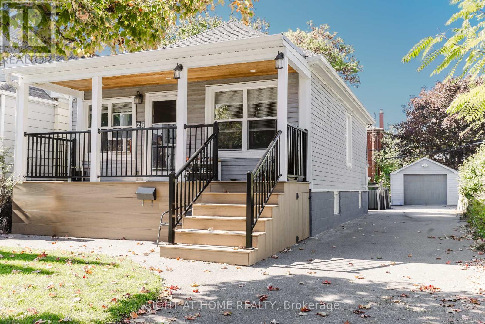 26 Sixteenth Street, Toronto (new Toronto), Ontario