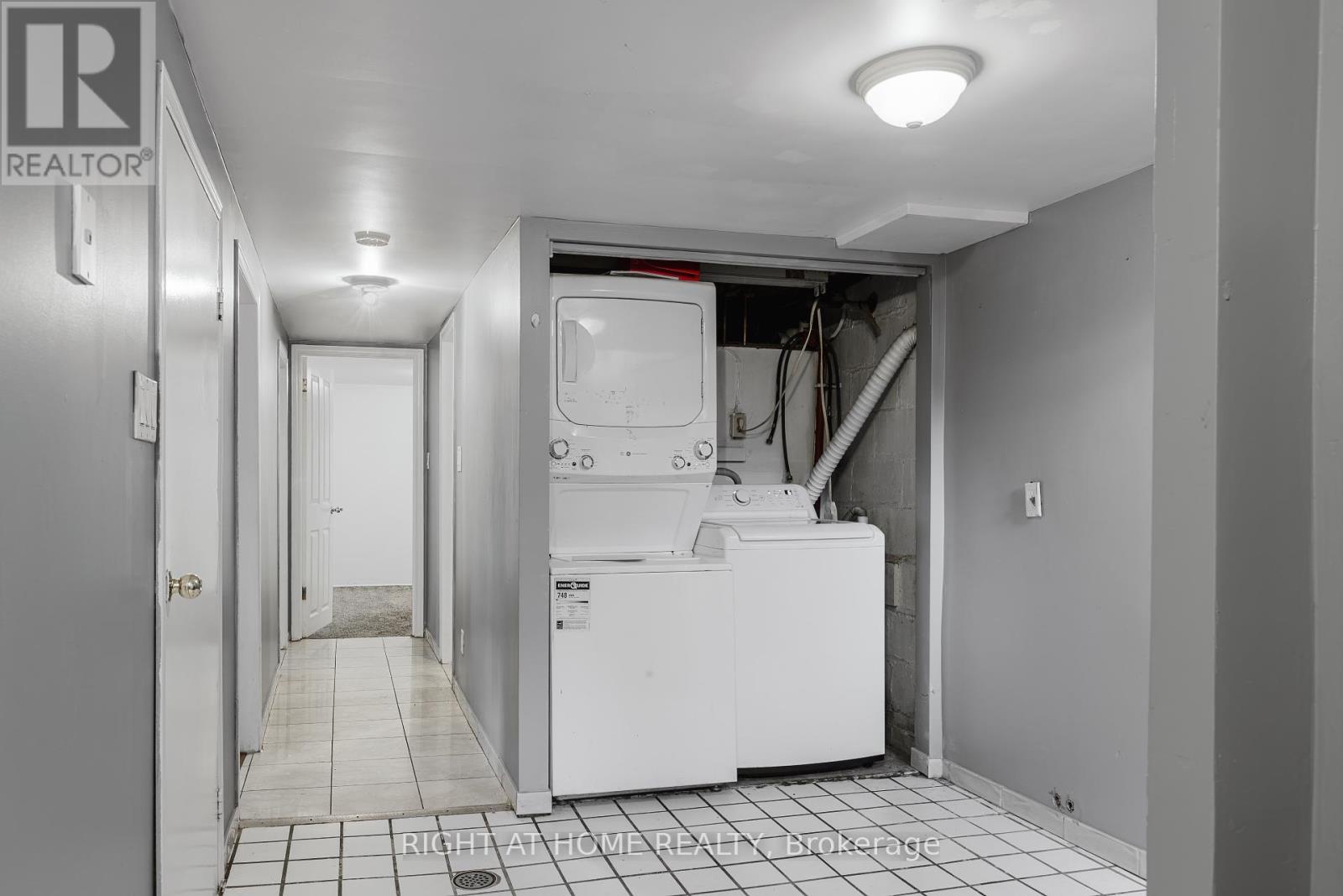 26 Sixteenth Street, Toronto (new Toronto), Ontario