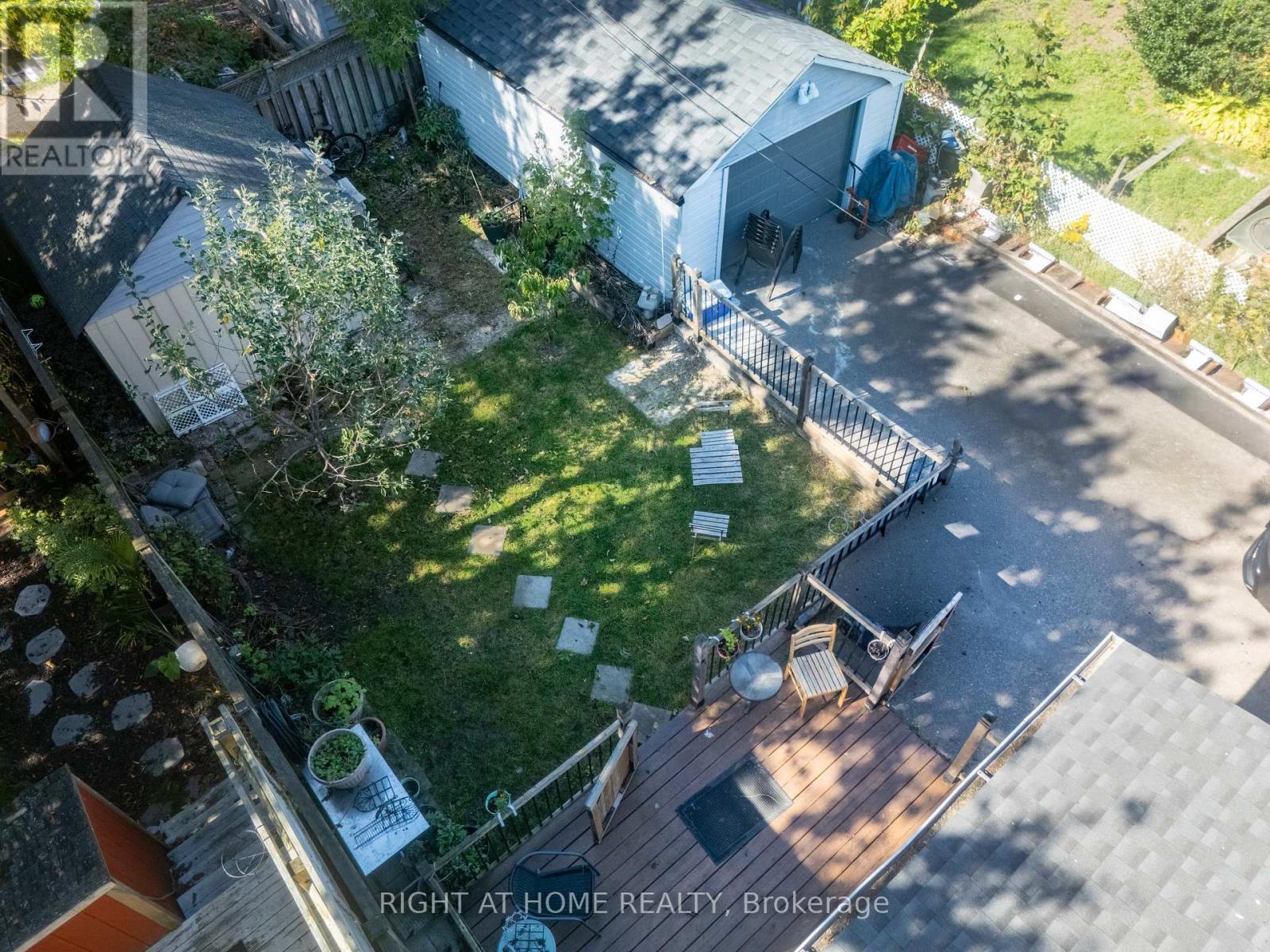 26 Sixteenth Street, Toronto (new Toronto), Ontario