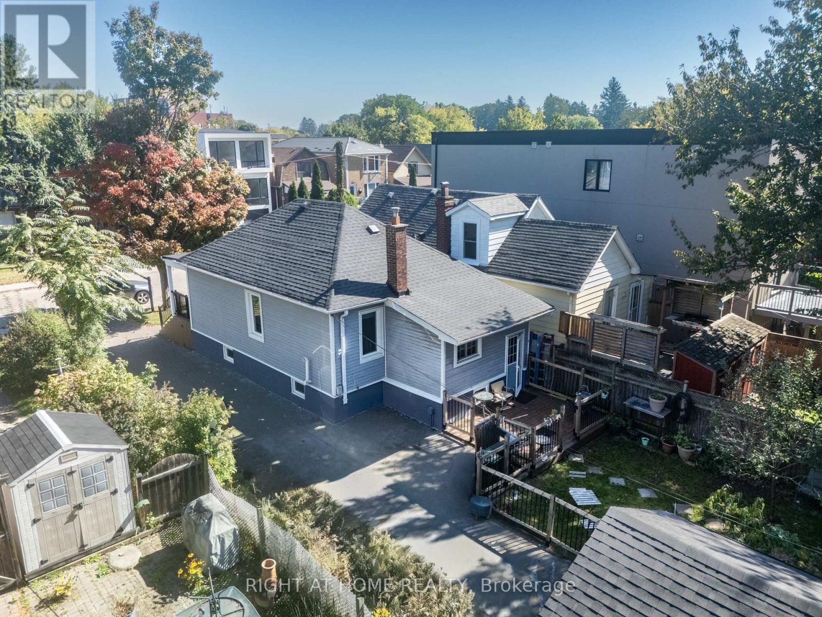 26 Sixteenth Street, Toronto (new Toronto), Ontario