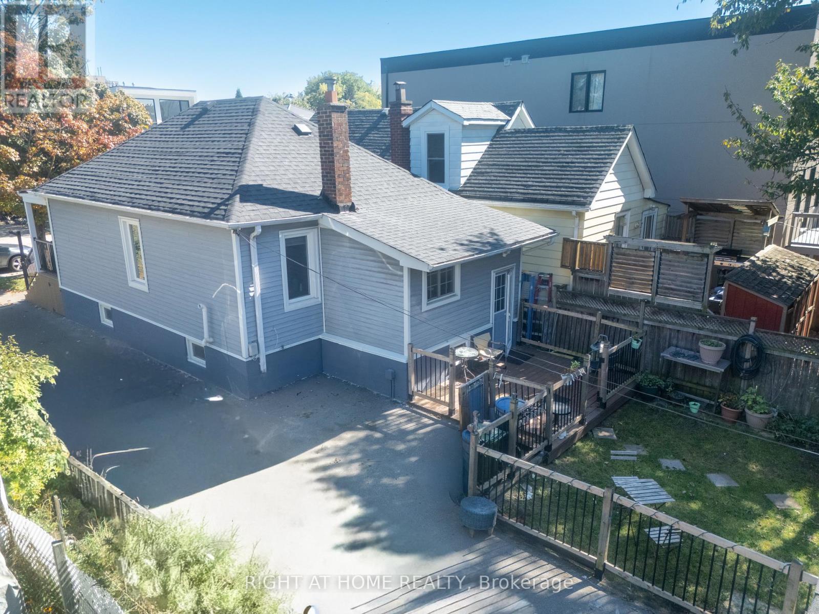 26 Sixteenth Street, Toronto (new Toronto), Ontario