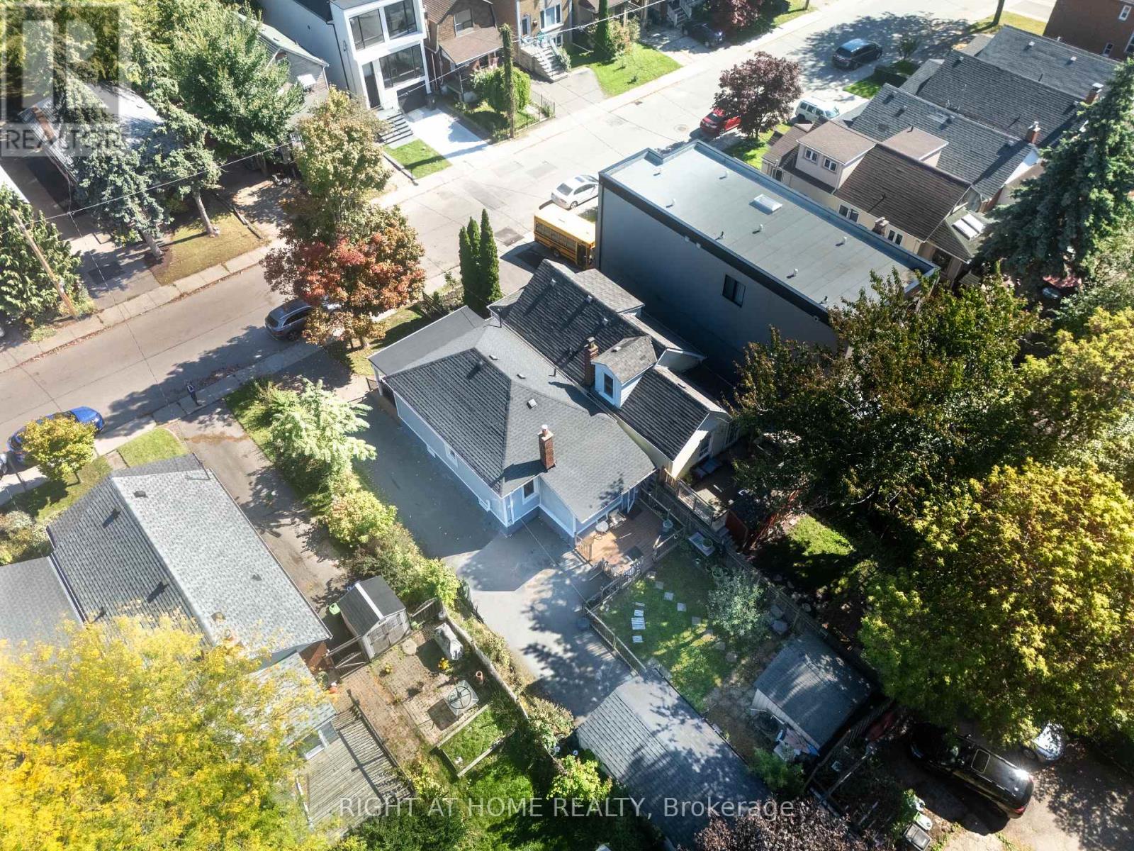 26 Sixteenth Street, Toronto (new Toronto), Ontario