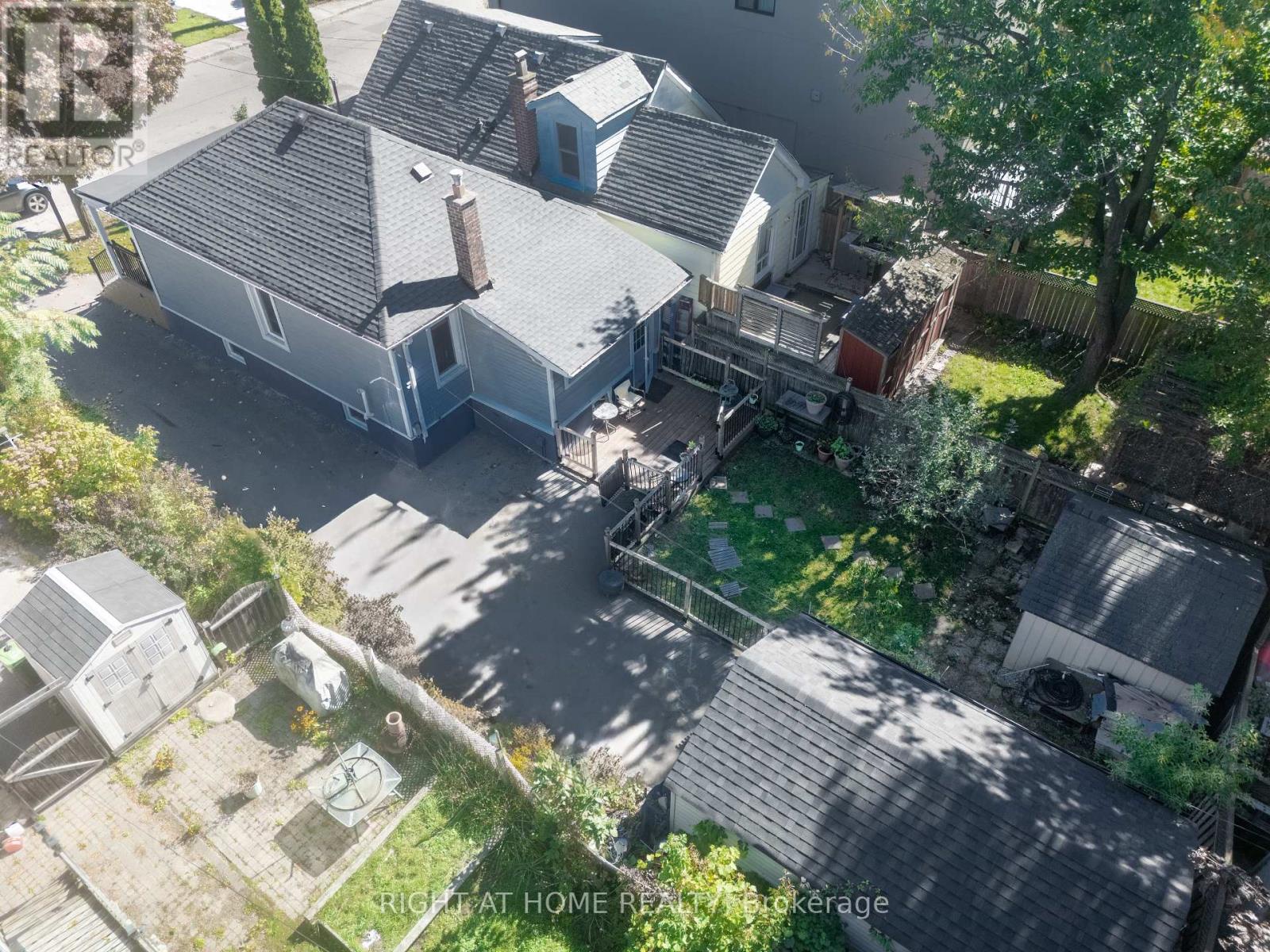 26 Sixteenth Street, Toronto (new Toronto), Ontario