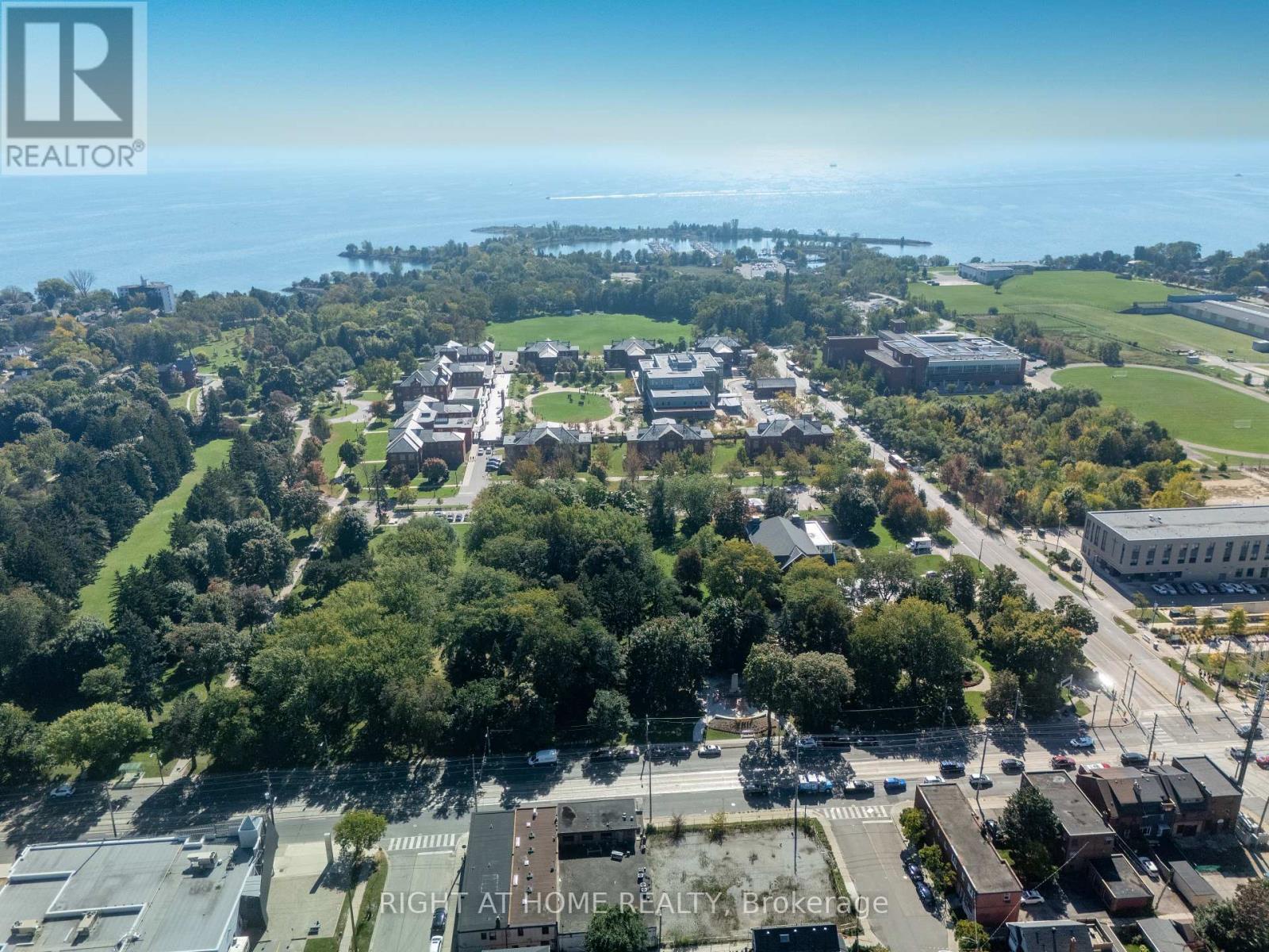 26 Sixteenth Street, Toronto (new Toronto), Ontario