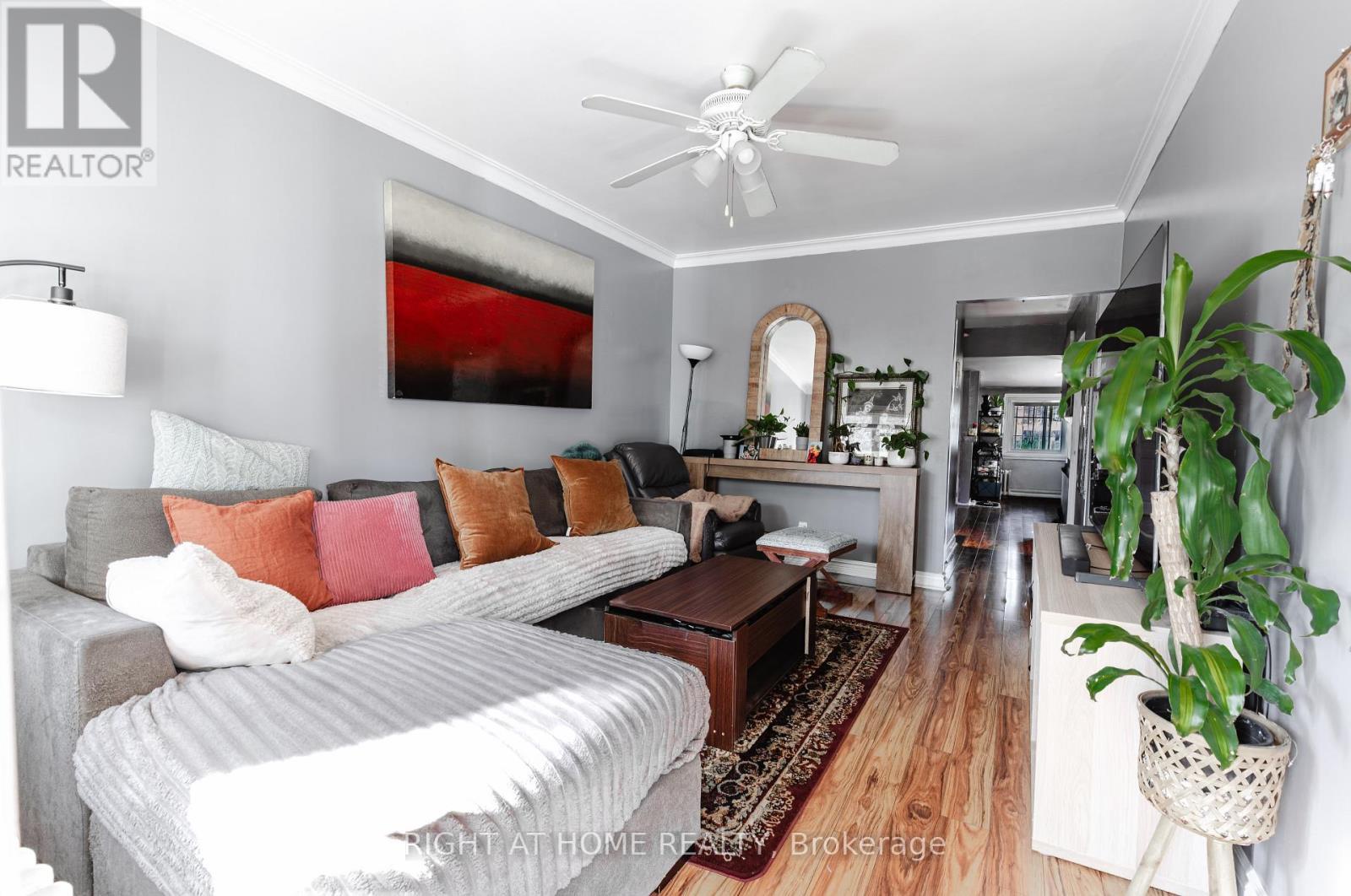 26 Sixteenth Street, Toronto (new Toronto), Ontario