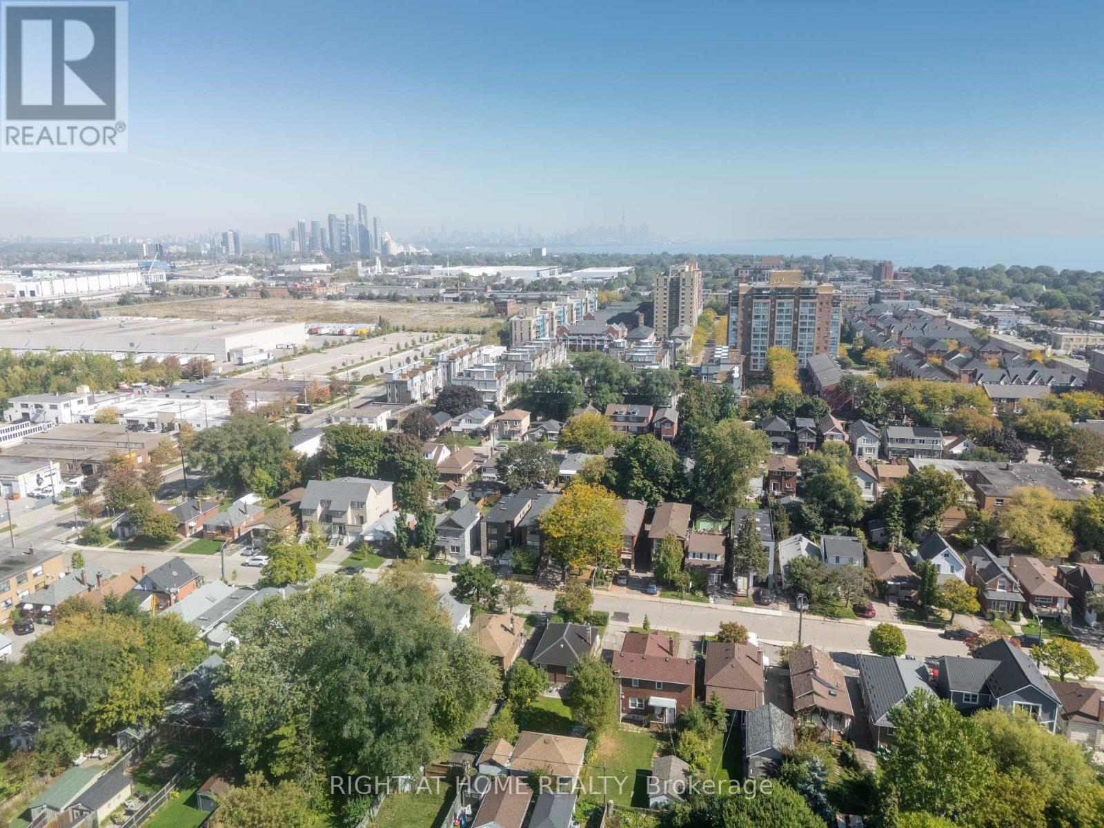 26 Sixteenth Street, Toronto (new Toronto), Ontario