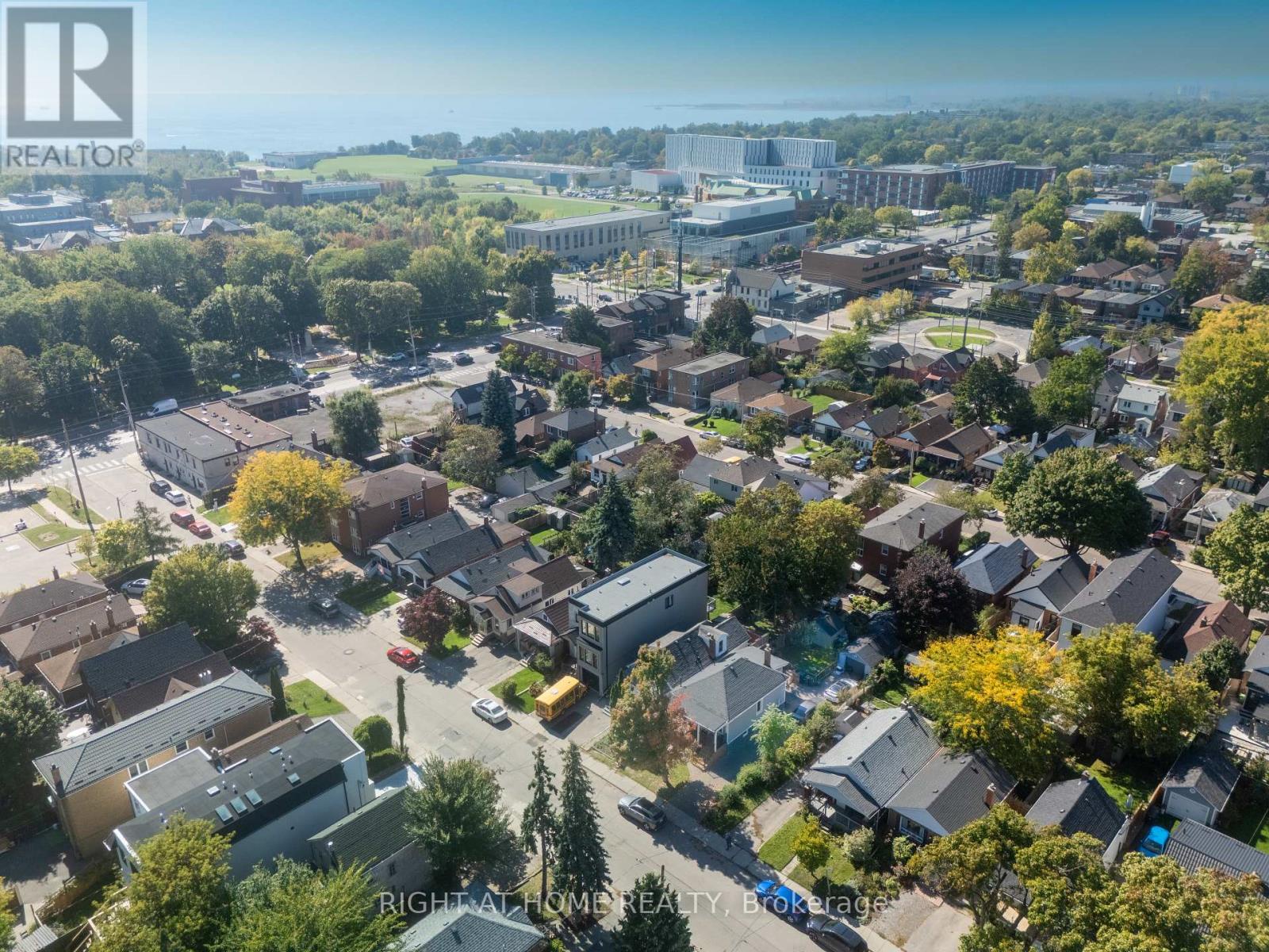 26 Sixteenth Street, Toronto (new Toronto), Ontario