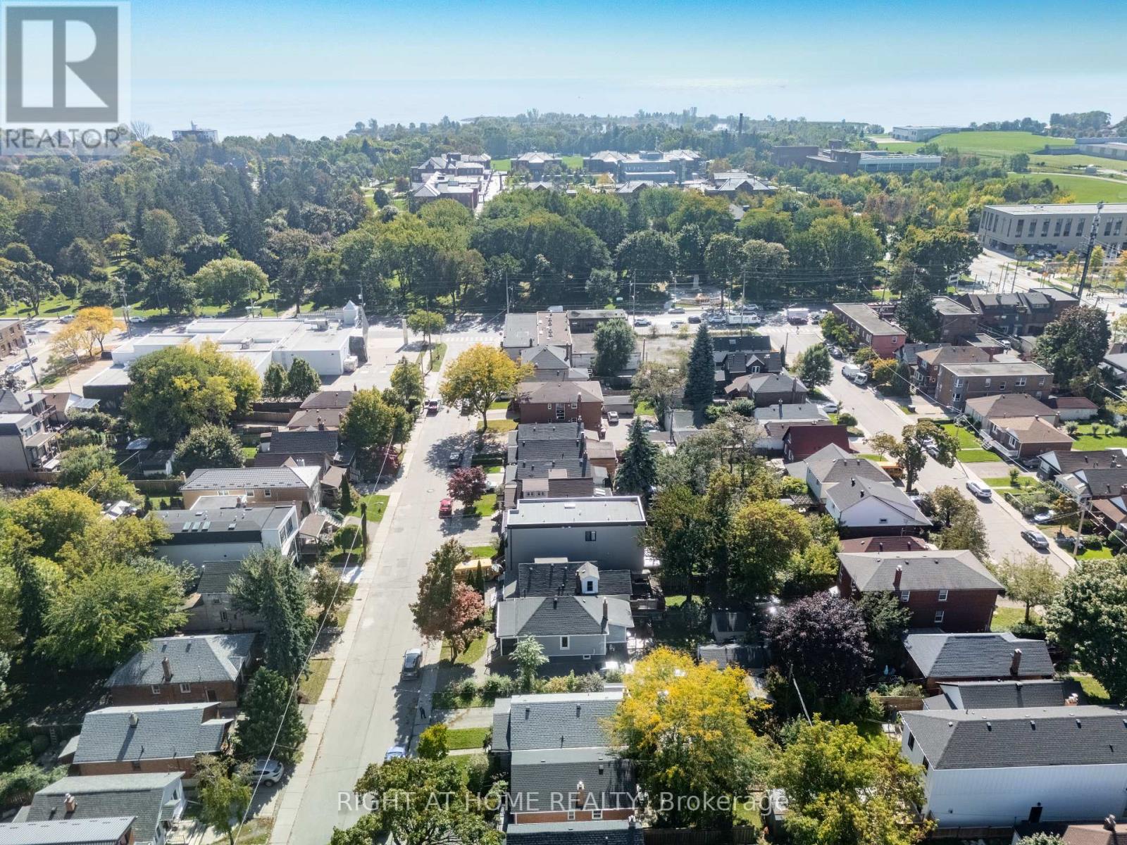 26 Sixteenth Street, Toronto (new Toronto), Ontario