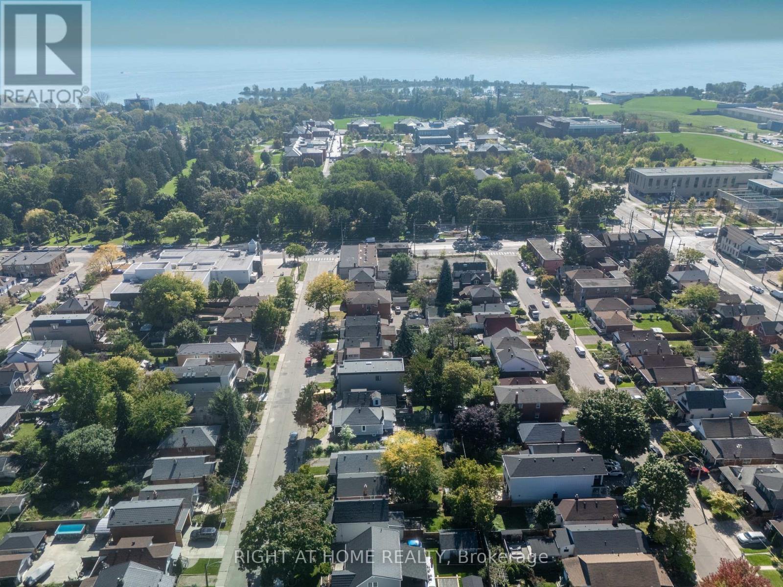 26 Sixteenth Street, Toronto (new Toronto), Ontario