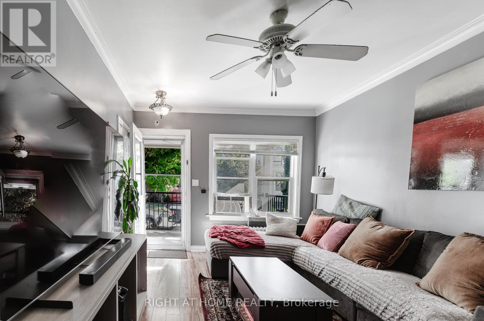 26 Sixteenth Street, Toronto (new Toronto), Ontario