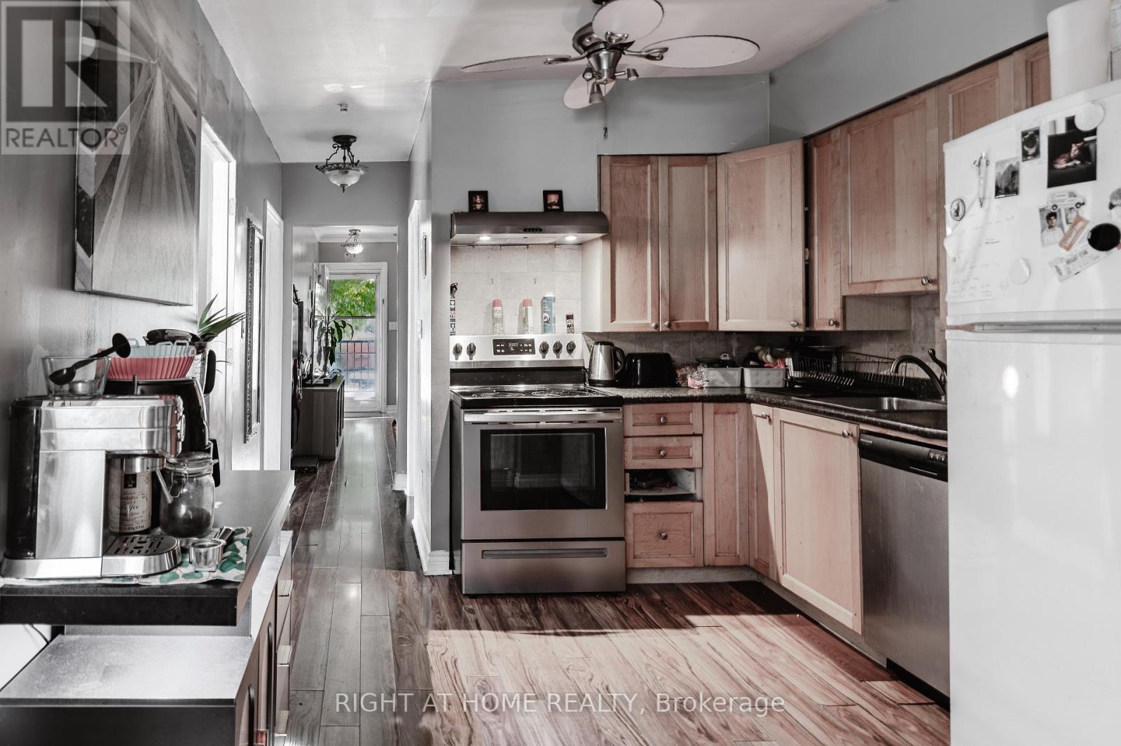 26 Sixteenth Street, Toronto (new Toronto), Ontario