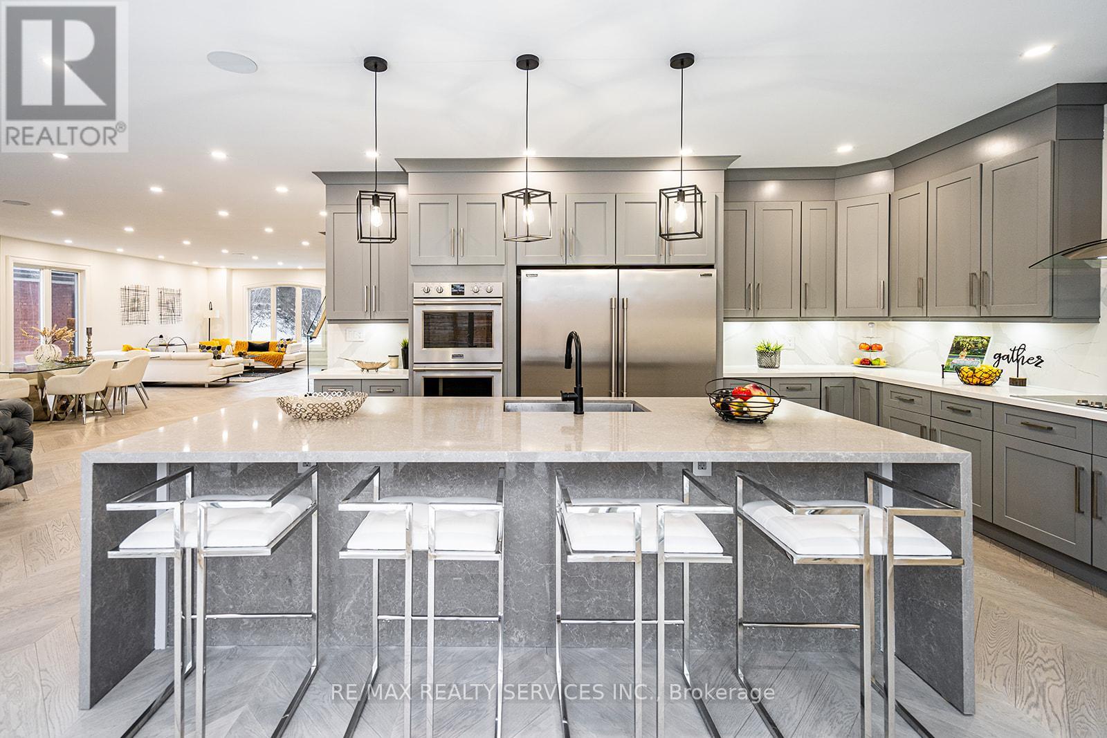 3 Bonnyview Drive, Toronto (stonegate-queensway), Ontario