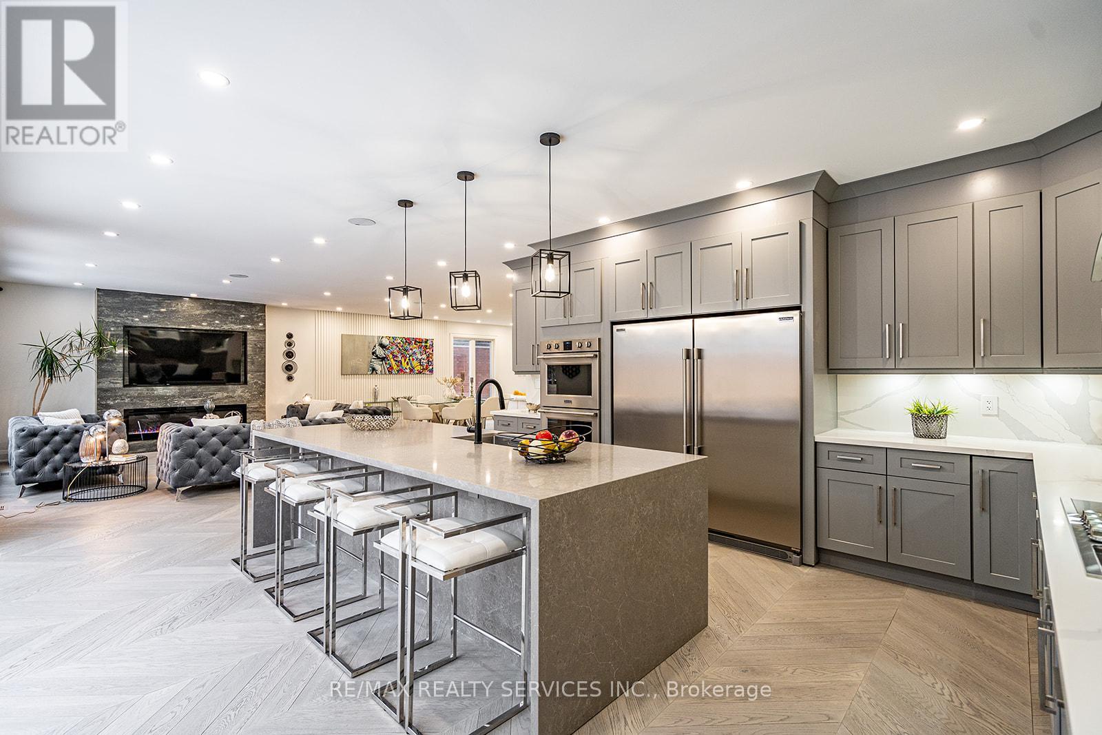 3 Bonnyview Drive, Toronto (stonegate-queensway), Ontario