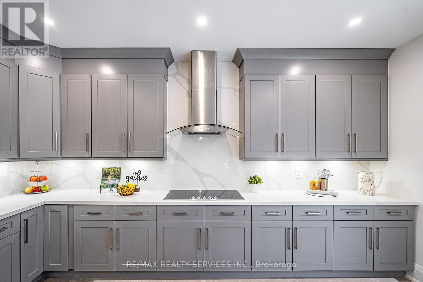 3 Bonnyview Drive, Toronto (stonegate-queensway), Ontario