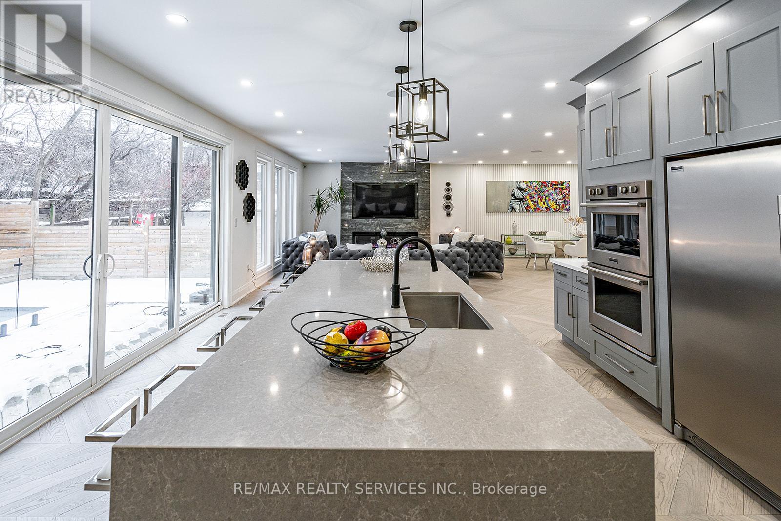 3 Bonnyview Drive, Toronto (stonegate-queensway), Ontario