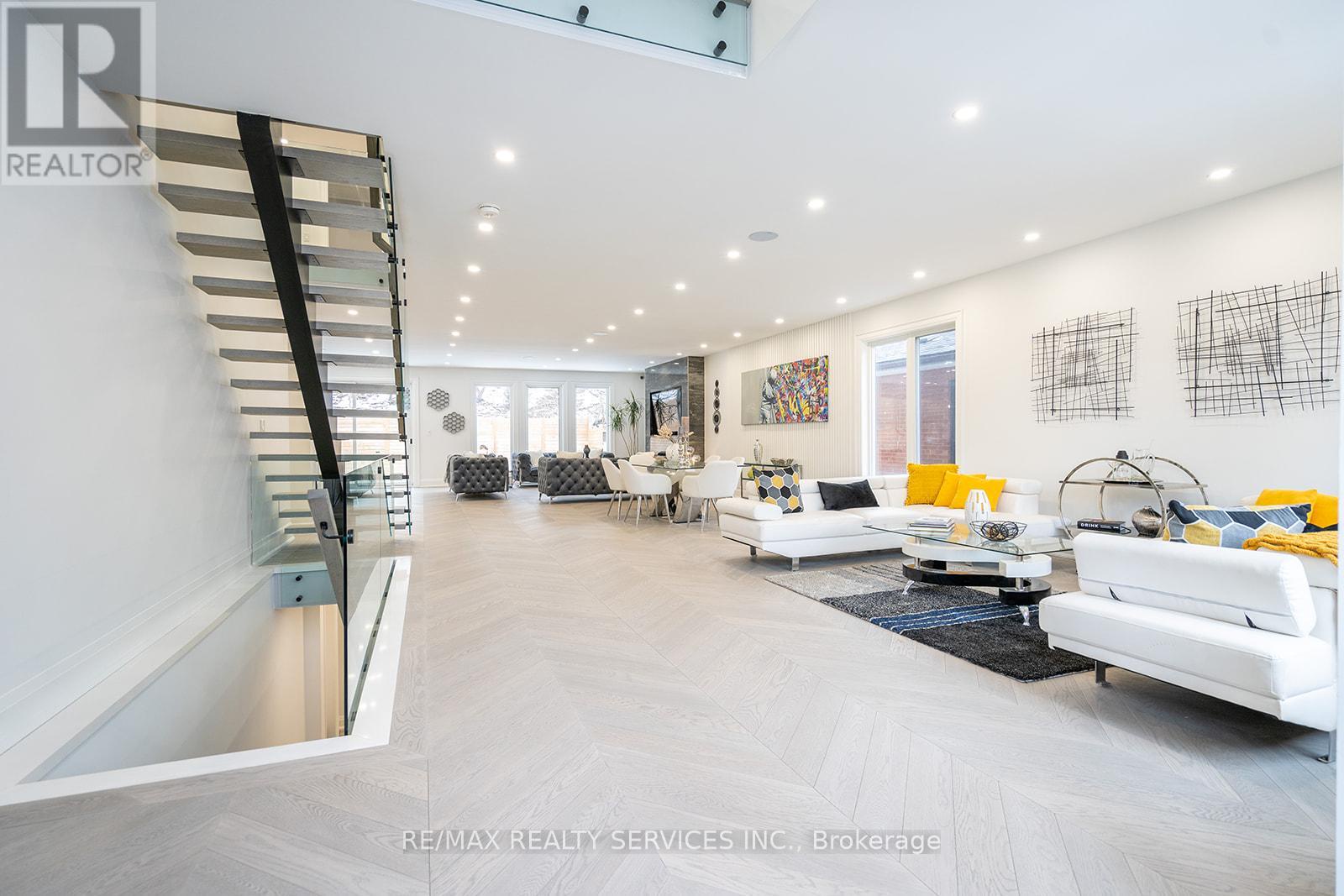 3 Bonnyview Drive, Toronto (stonegate-queensway), Ontario