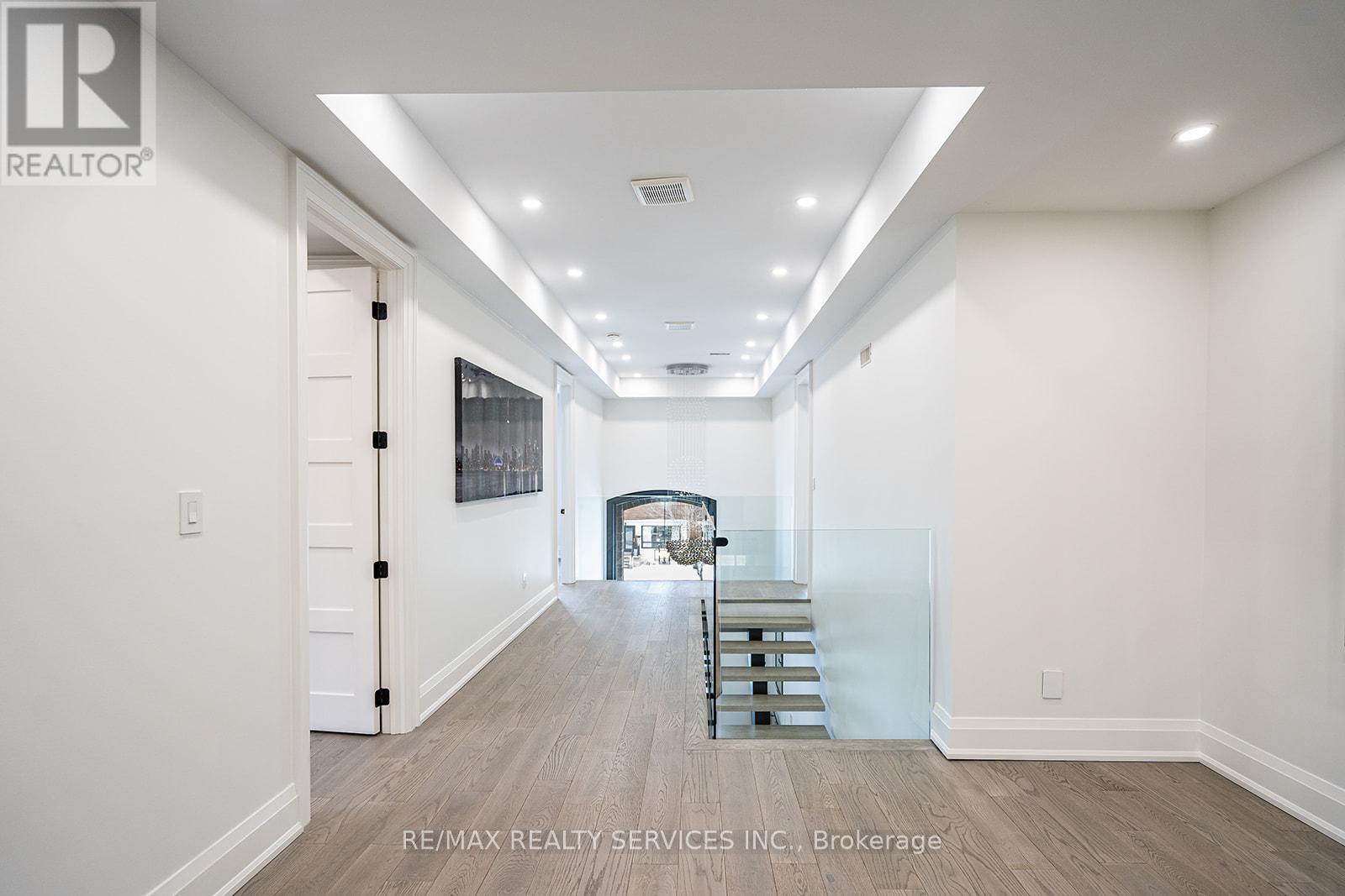 3 Bonnyview Drive, Toronto (stonegate-queensway), Ontario