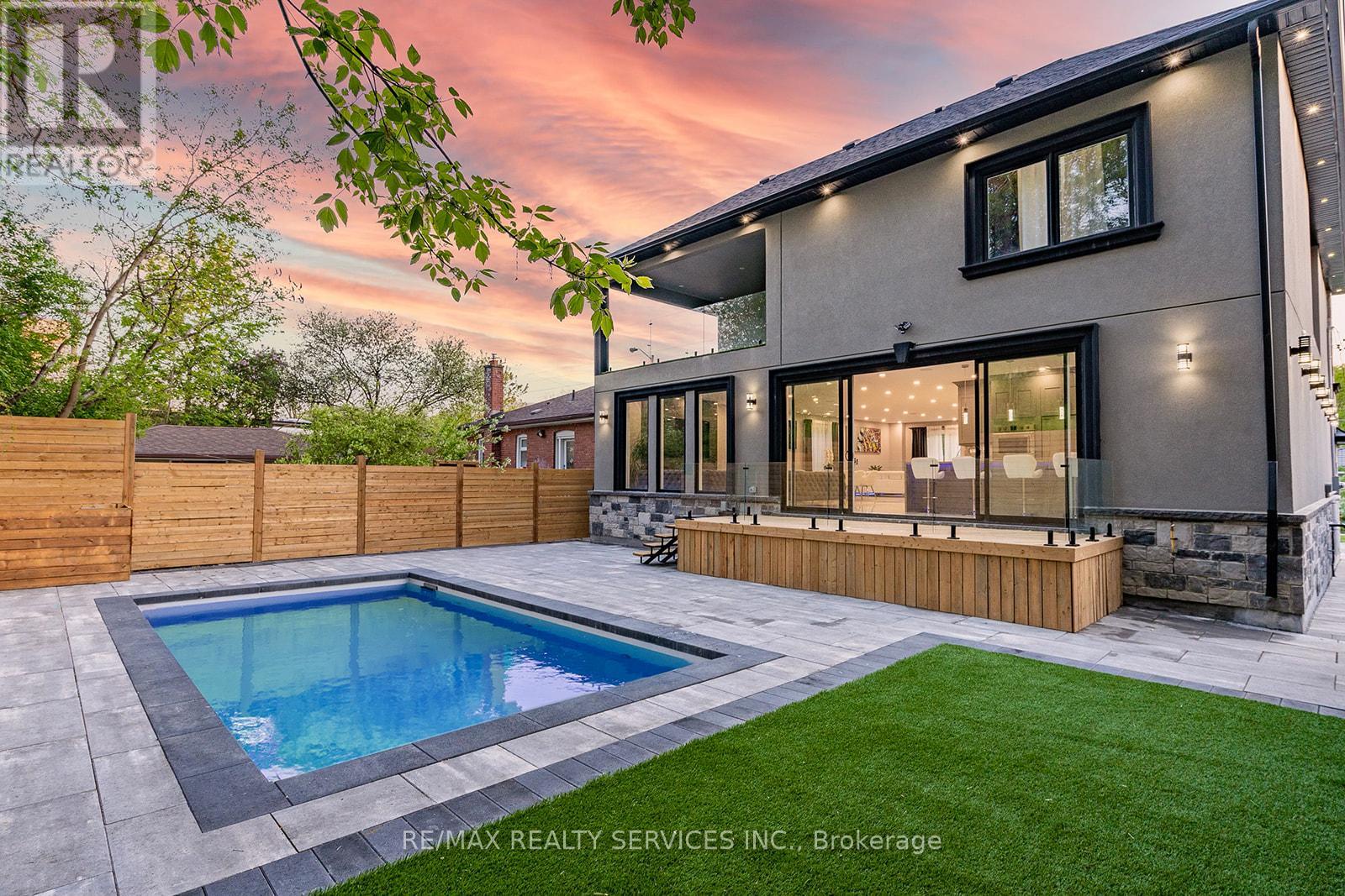 3 Bonnyview Drive, Toronto (stonegate-queensway), Ontario