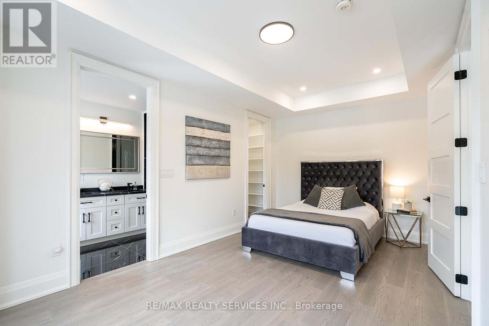 3 Bonnyview Drive, Toronto (stonegate-queensway), Ontario