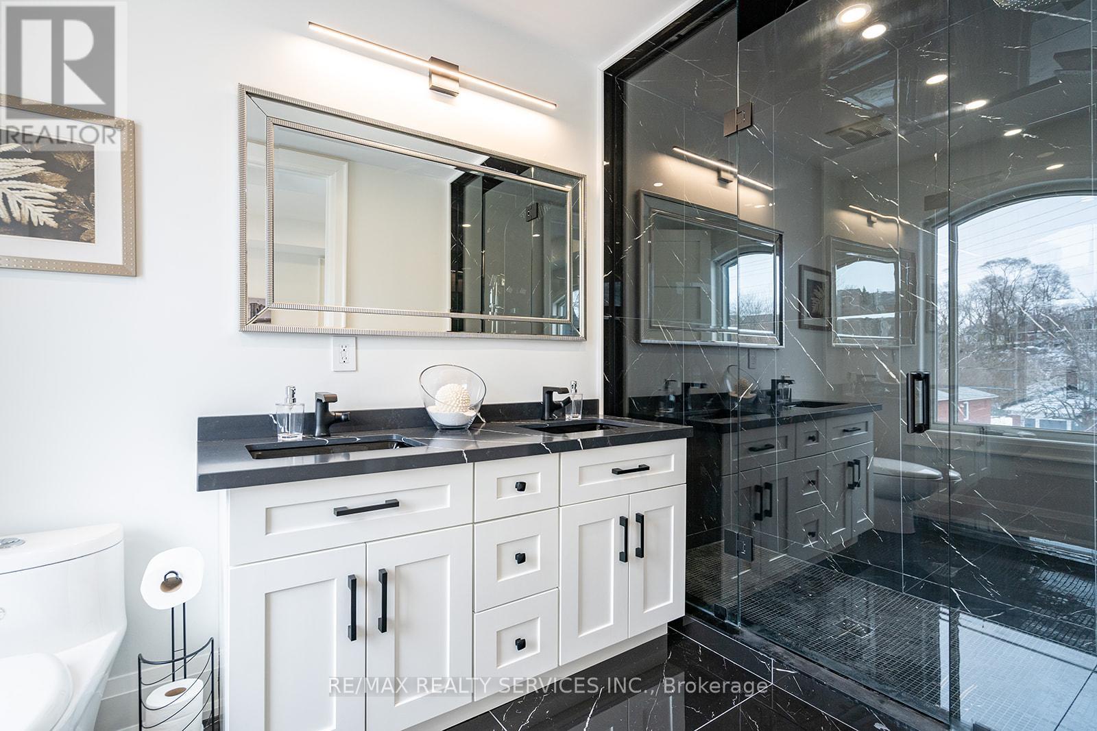 3 Bonnyview Drive, Toronto (stonegate-queensway), Ontario