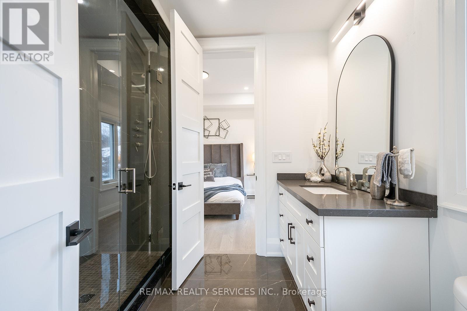 3 Bonnyview Drive, Toronto (stonegate-queensway), Ontario