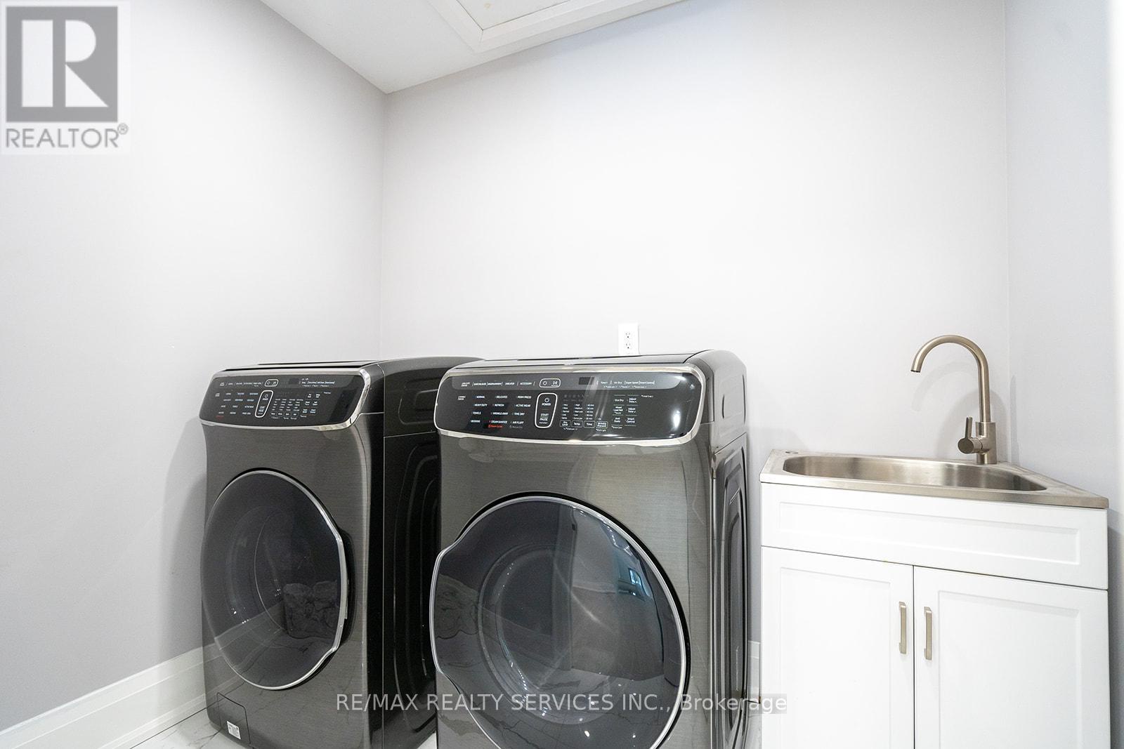 3 Bonnyview Drive, Toronto (stonegate-queensway), Ontario