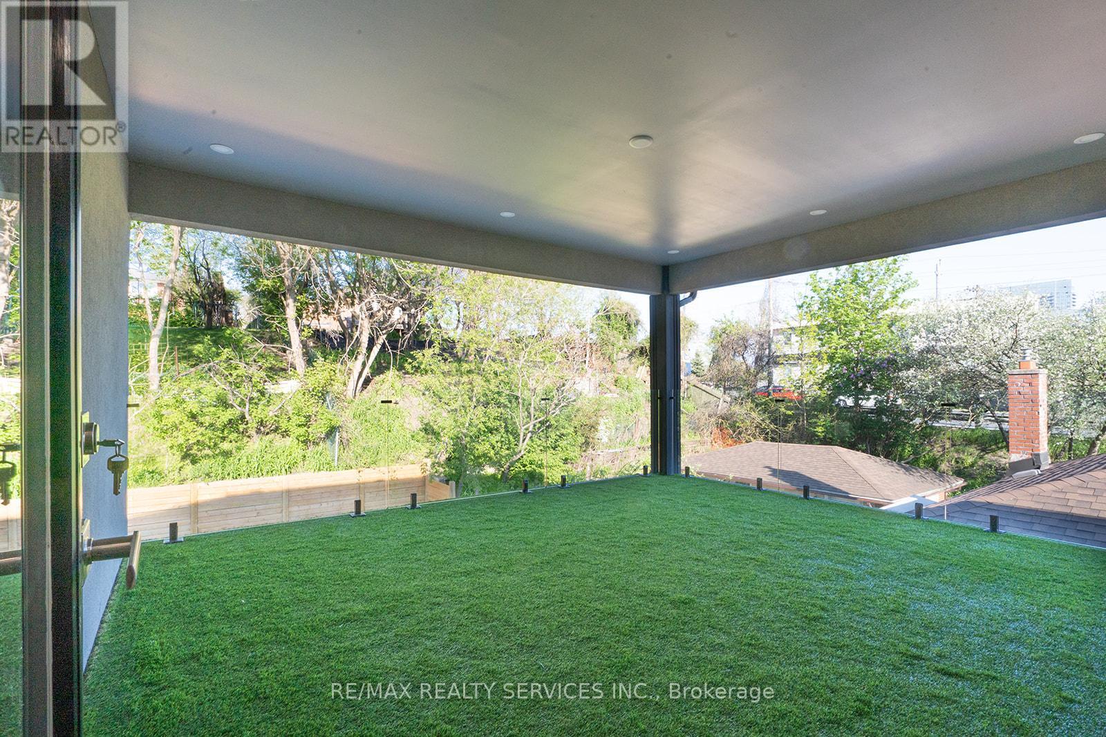 3 Bonnyview Drive, Toronto (stonegate-queensway), Ontario