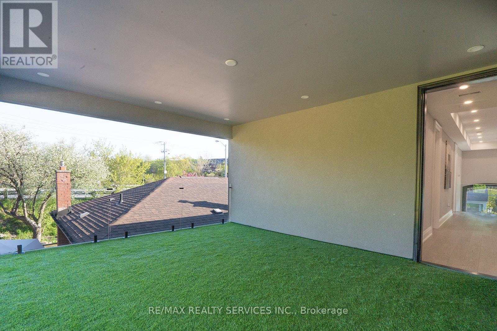 3 Bonnyview Drive, Toronto (stonegate-queensway), Ontario