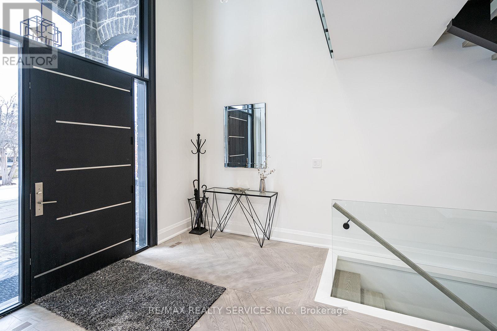 3 Bonnyview Drive, Toronto (stonegate-queensway), Ontario