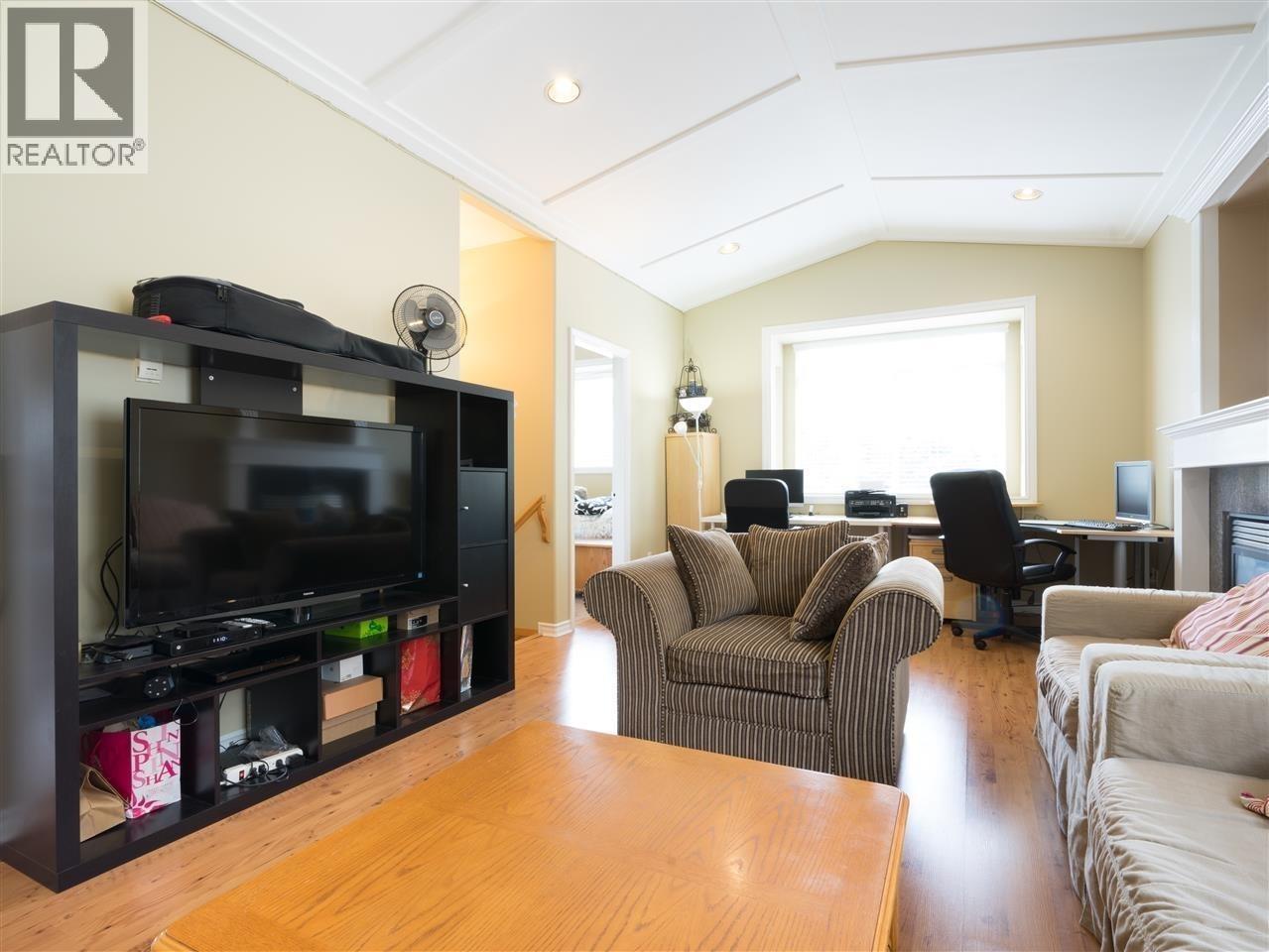 2052 Westview Drive, North Vancouver, British Columbia