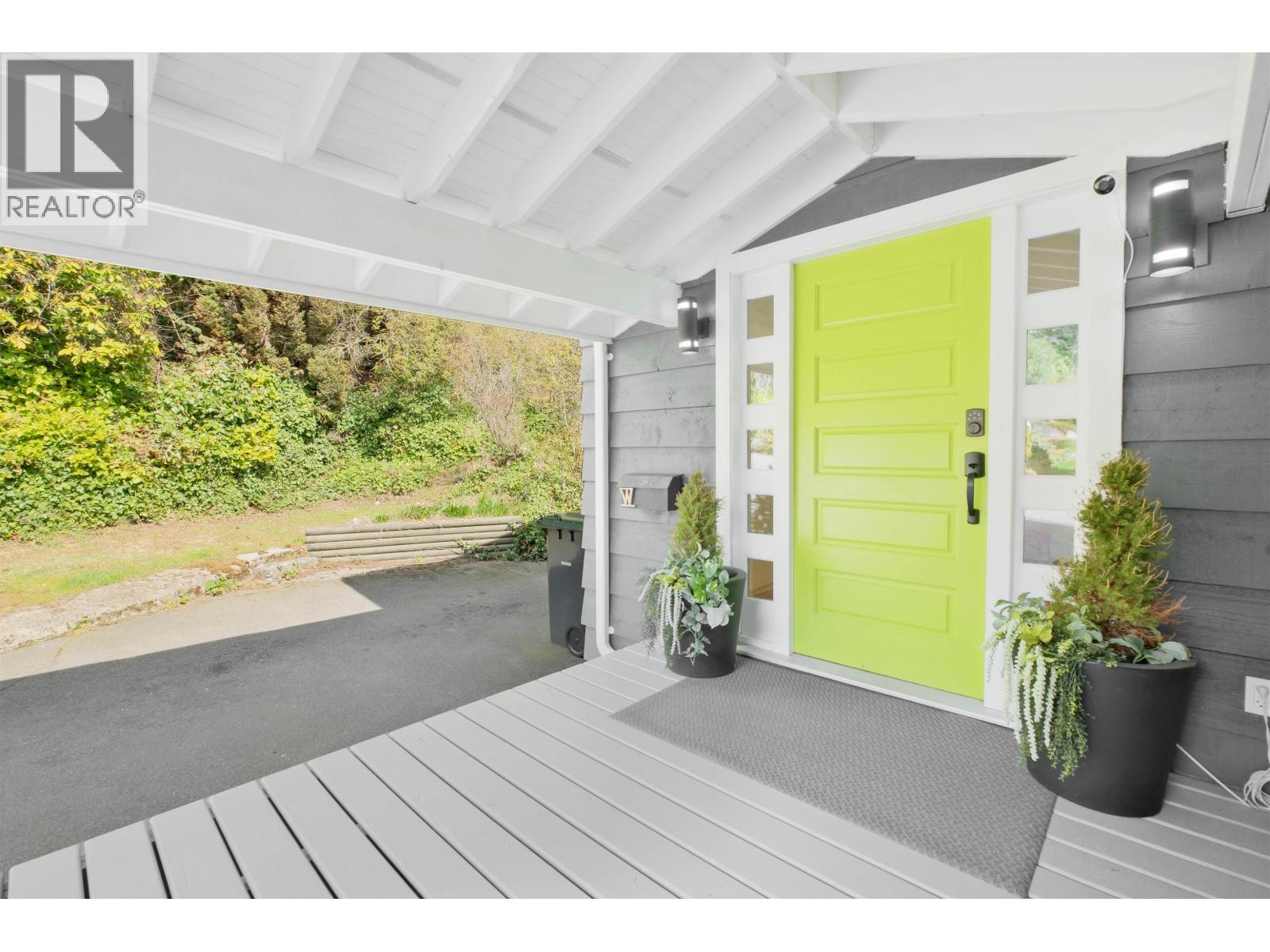 1095 W Keith Road, North Vancouver, British Columbia