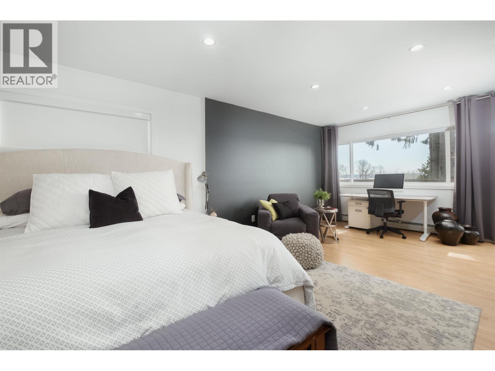 1095 W Keith Road, North Vancouver, British Columbia