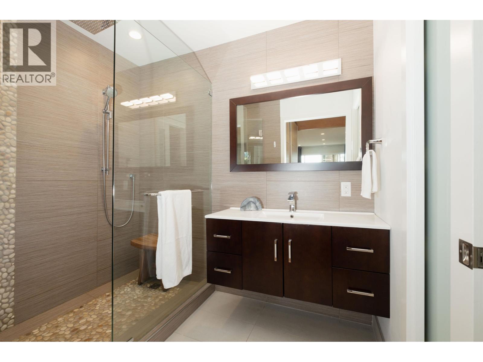 1095 W Keith Road, North Vancouver, British Columbia