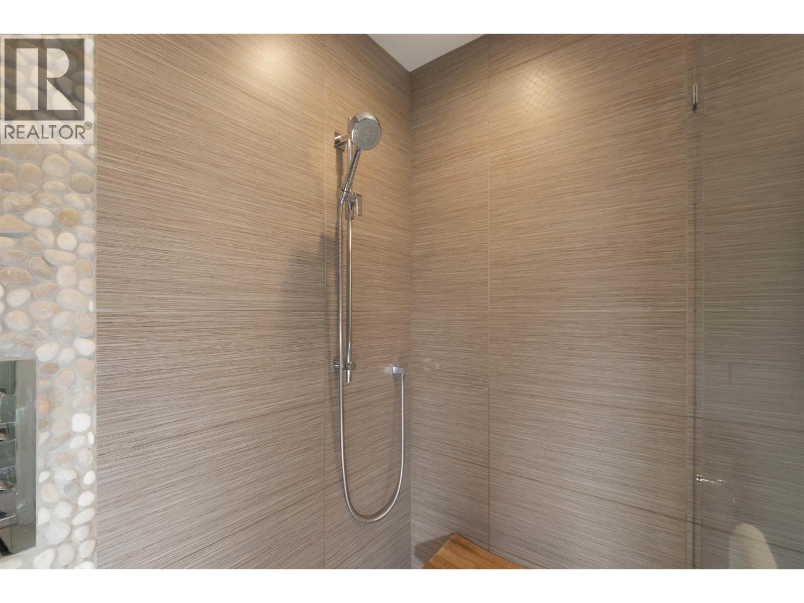 1095 W Keith Road, North Vancouver, British Columbia