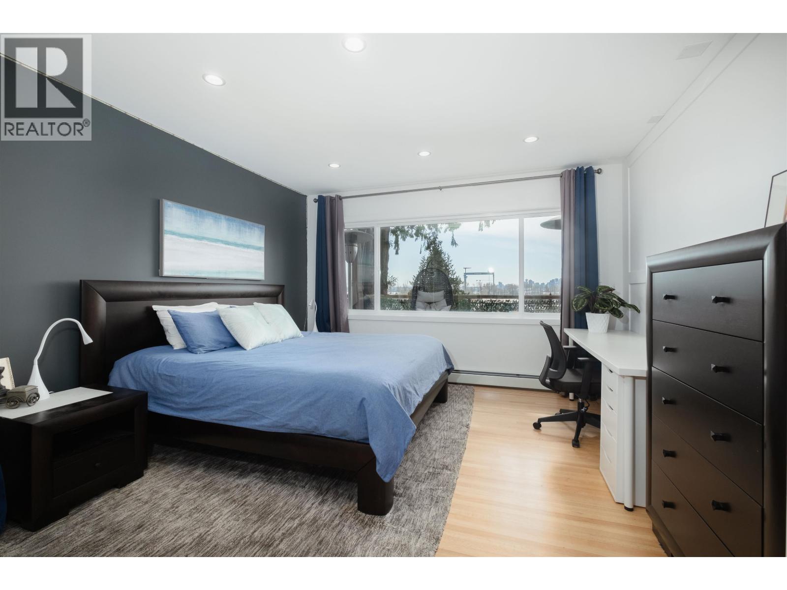 1095 W Keith Road, North Vancouver, British Columbia