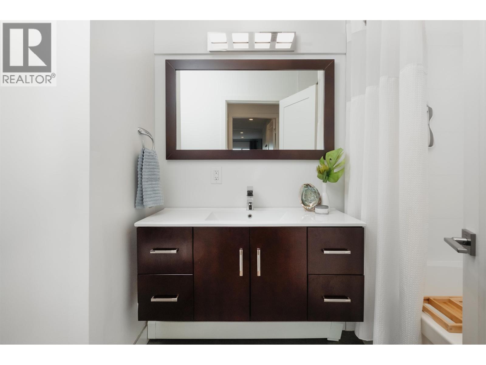 1095 W Keith Road, North Vancouver, British Columbia