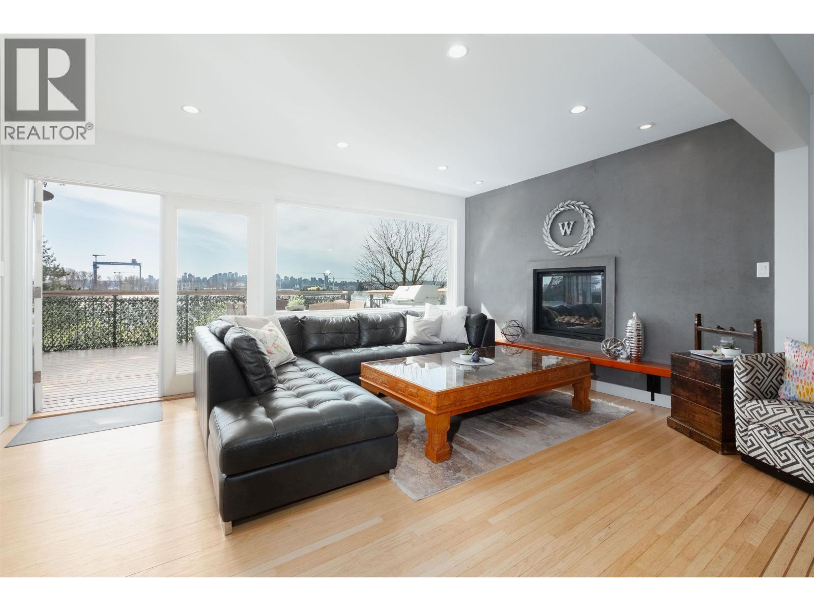 1095 W Keith Road, North Vancouver, British Columbia