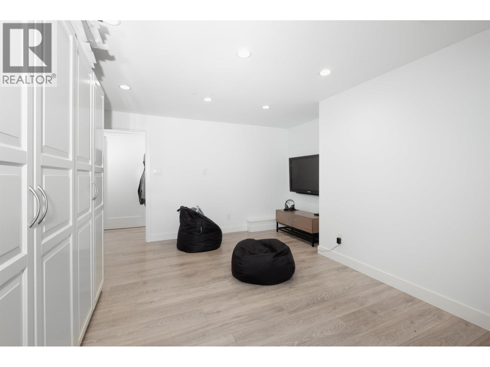 1095 W Keith Road, North Vancouver, British Columbia