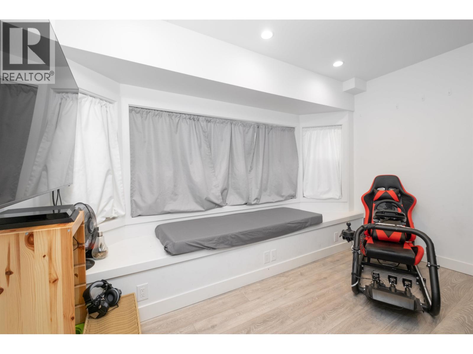 1095 W Keith Road, North Vancouver, British Columbia