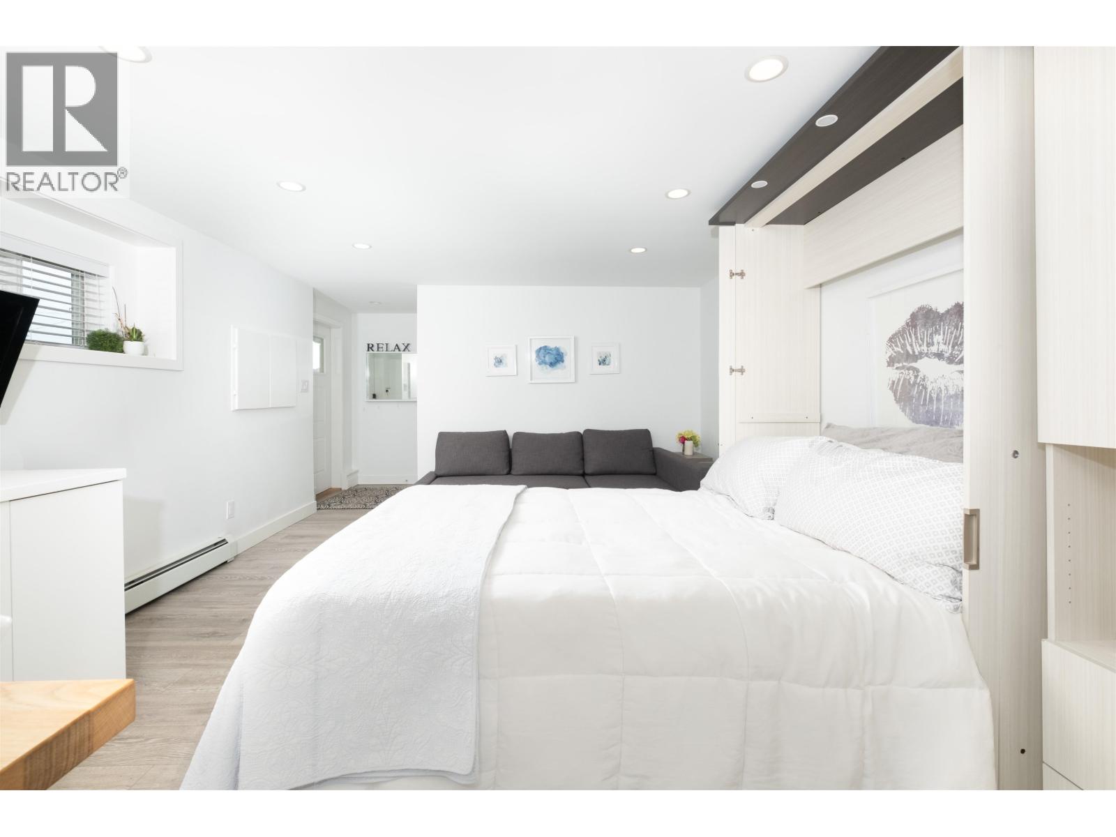 1095 W Keith Road, North Vancouver, British Columbia