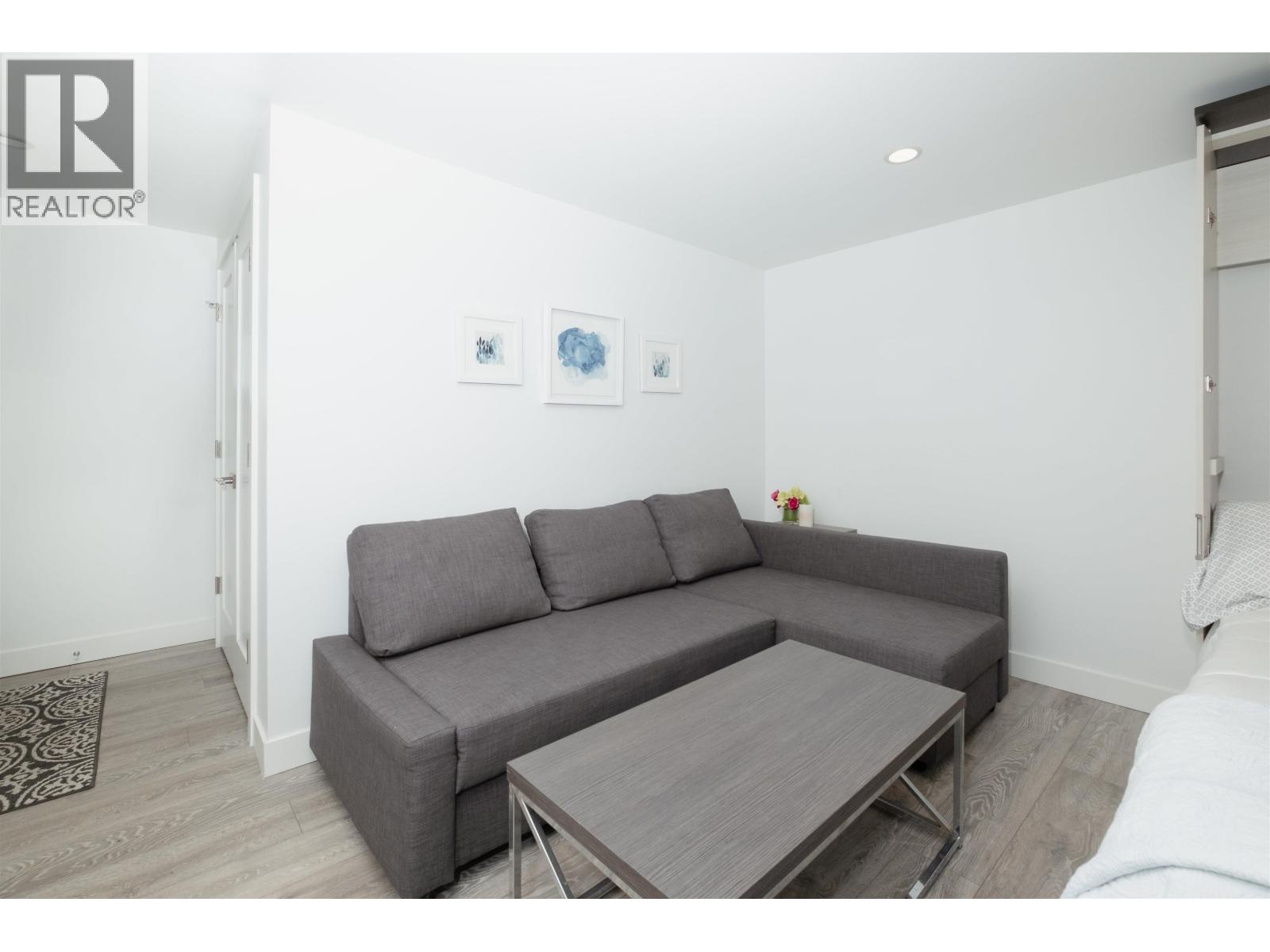 1095 W Keith Road, North Vancouver, British Columbia