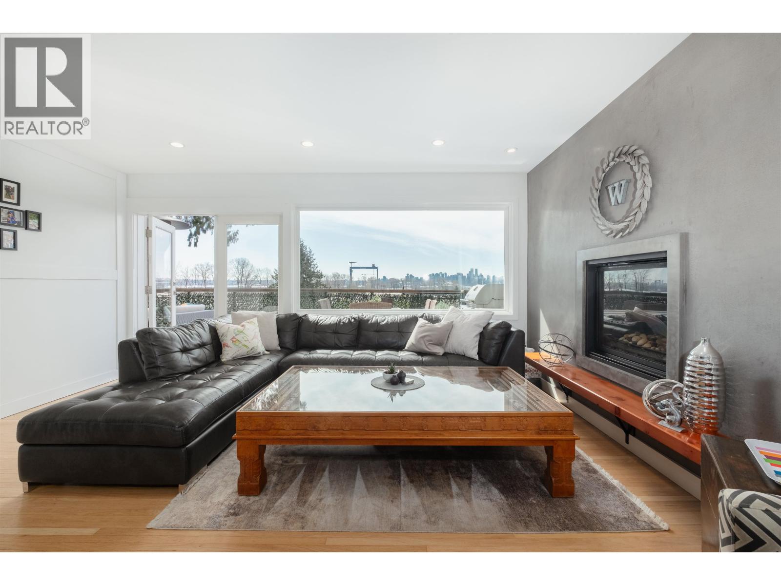 1095 W Keith Road, North Vancouver, British Columbia