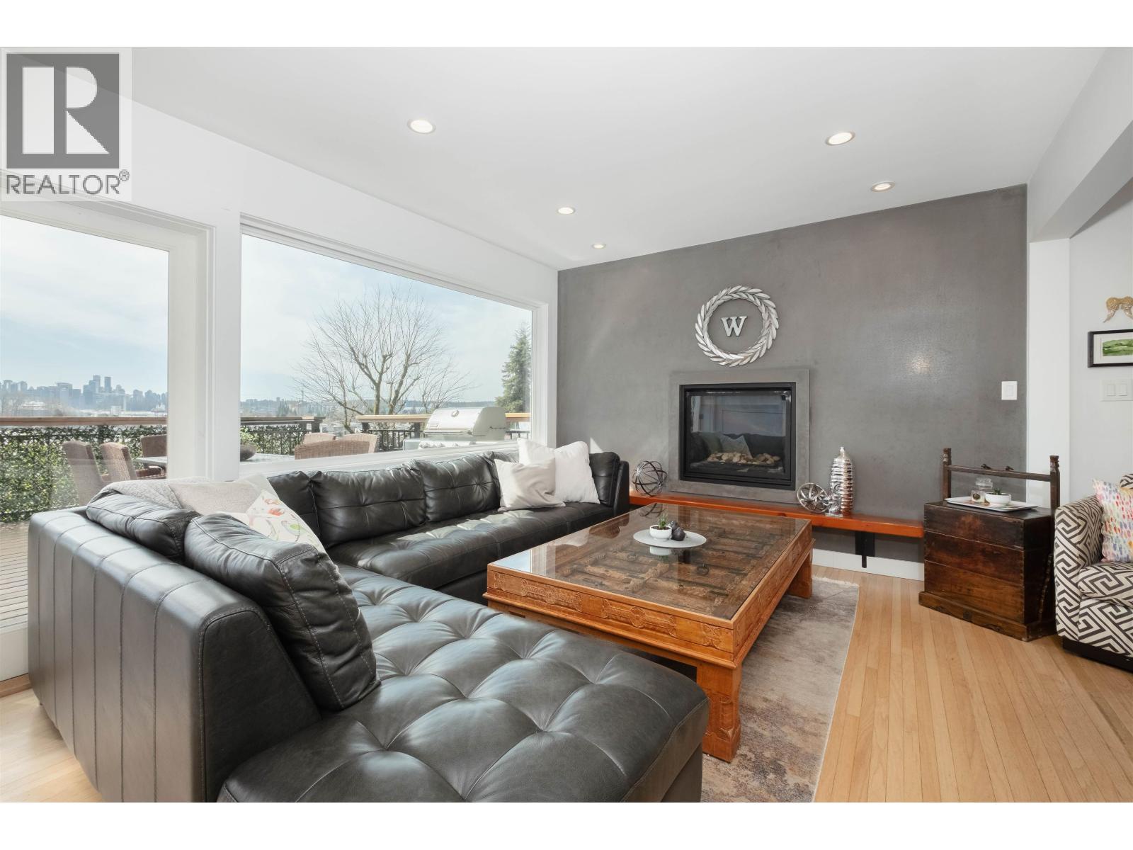 1095 W Keith Road, North Vancouver, British Columbia