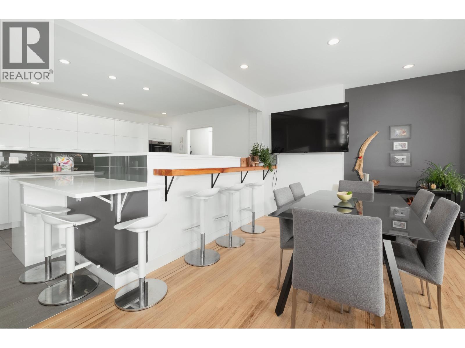 1095 W Keith Road, North Vancouver, British Columbia