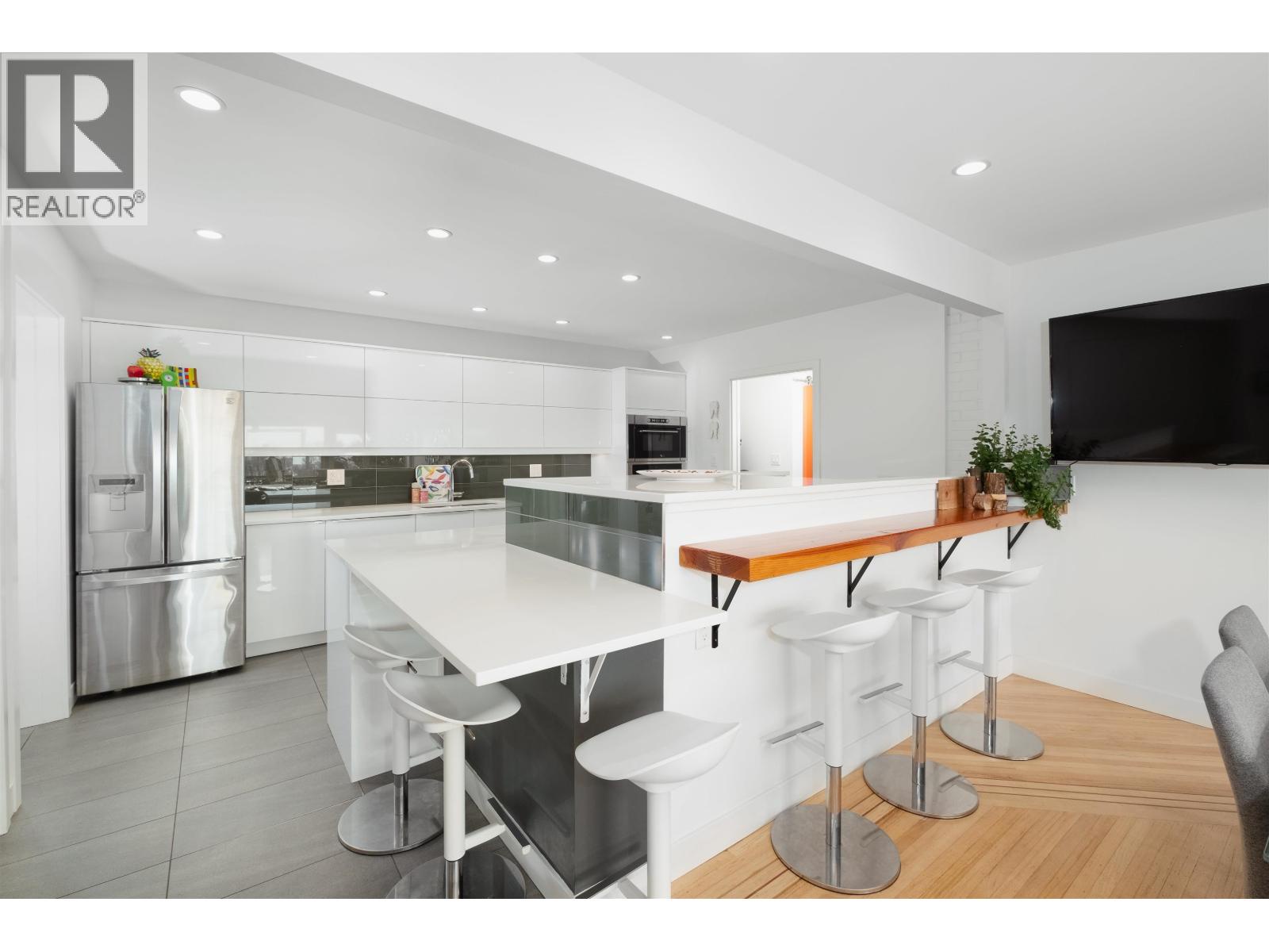 1095 W Keith Road, North Vancouver, British Columbia