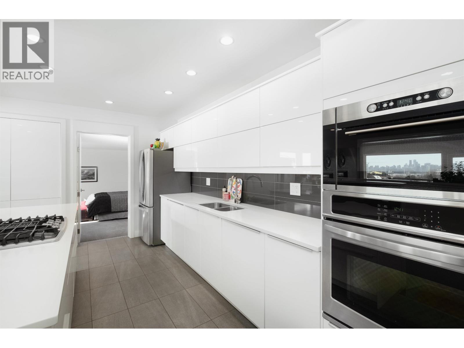 1095 W Keith Road, North Vancouver, British Columbia