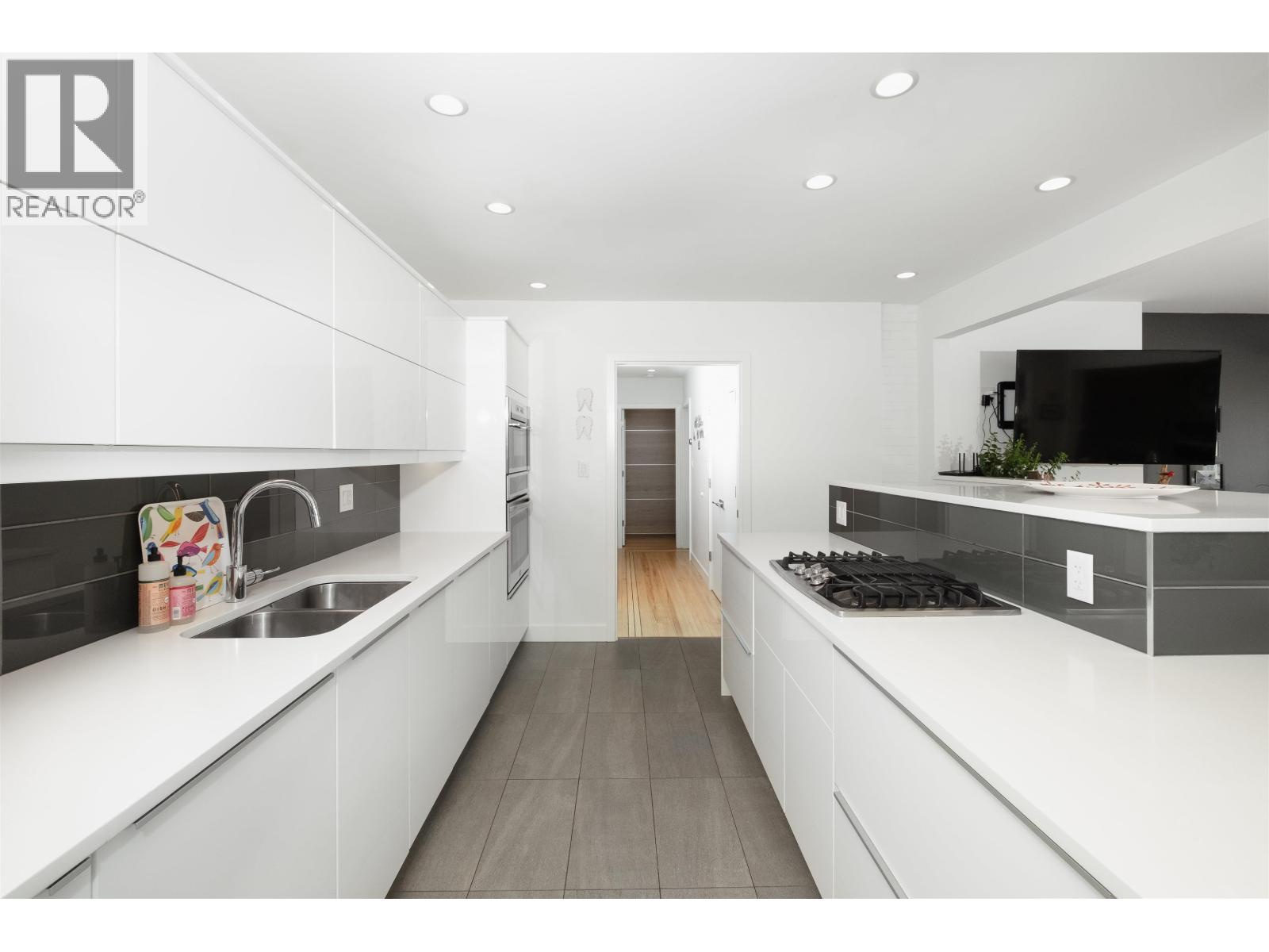 1095 W Keith Road, North Vancouver, British Columbia