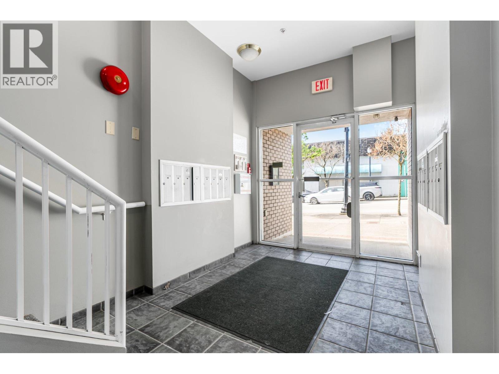 206 723 Twelfth Street, New Westminster, British Columbia